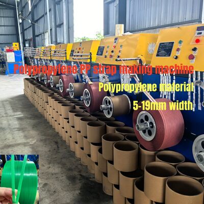 Ligne de production de bande de cerclage PP de 5 à 19 mm pour fabriquer une sangle sandwich à largeur et épaisseur stables