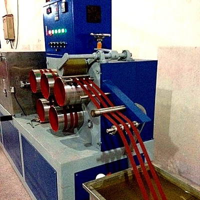Le conditionnement en plastique pp attachent faire la ligne polypropylène d'extrusion de petit pain de bande de la machine 220V