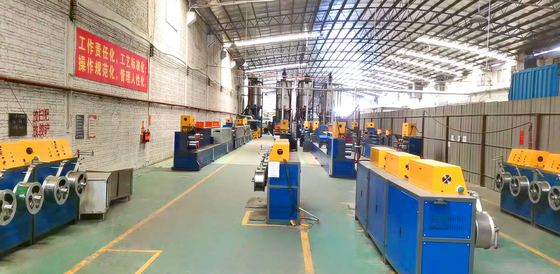 Machine de fabrication de bandes de PET recyclées