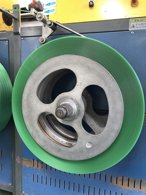 Chaîne de production en plastique complètement automatique de courroie courroie d'ANIMAL FAMILIER de 120KW faisant la machine avec la tension &gt;850kg pour la bande et la courroie