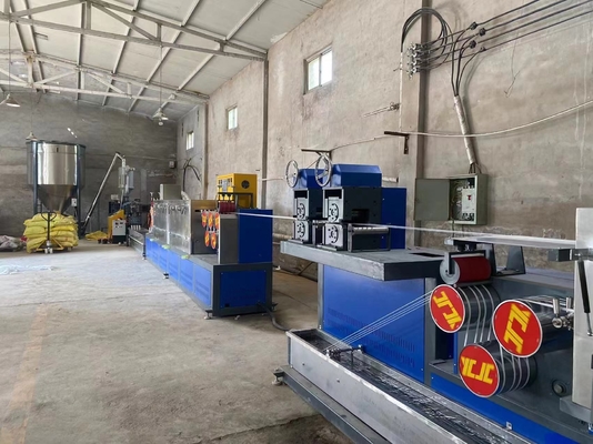 Machine de fabrication de sangles en PP entièrement automatique de 100 kW Haute efficacité 120-150 kg/h Machine automatique de fabrication de sangles en PP