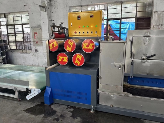 Machine d'extrusion à bande à vis unique PP Système d'alimentation automatique Système d'alimentation automatique PP Extrusion à bande à bande