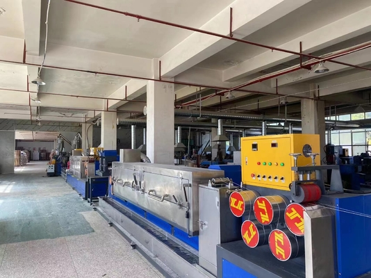 Ligne de production de feuillard PP entraînée par moteur GUOMAO, six feuillards en sortie, pour 450-500KG/H