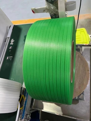 Machine de fabrication de sangles en PET haute performance avec une largeur de 5 à 19 mm et un double tournevis