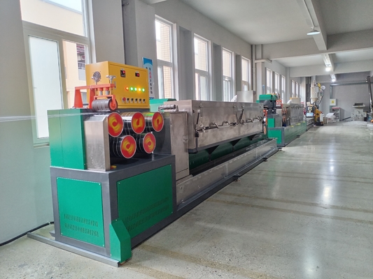 Machine polyvalente de fabrication de sangles en PP personnalisable pour les différentes exigences de l'industrie