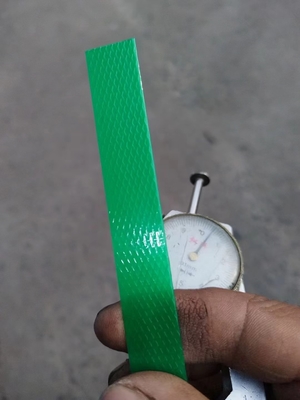 Ceinture en acier en plastique PET, ceinture en acier en plastique PET respectueuse de l'environnement, haute résistance à la traction, longueur 200-4500m
