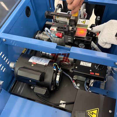 Machine de cerclage semi-automatique de haute qualité avec une tension maximale de 60 kg et une vitesse de cerclage de 2,5 secondes/canal, dotée d'un contacteur Schneider