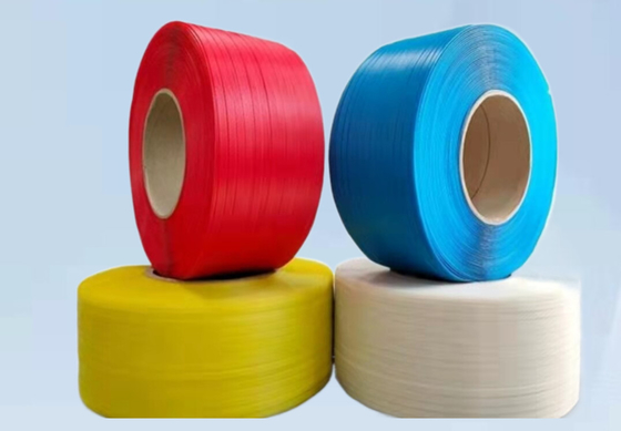 Ceinture en plastique adaptée aux besoins du client pp de couleur de force de tension élevée emballant attachant la bande