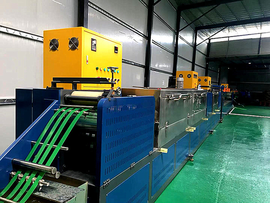 La ceinture de emballage d'ANIMAL FAMILIER/attachent du ruban adhésif aux machines de expulsion pour emballer avec la machine à emballer complètement automatique réutilisée par 100% de flocons de bouteille